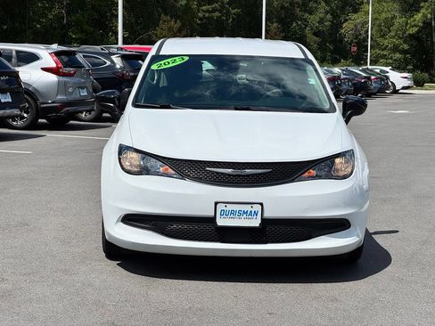 Used 2023 Chrysler Voyager LX FWD image 6