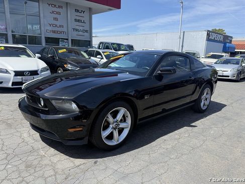 Used 2010 Ford Mustang GT RWD image 3