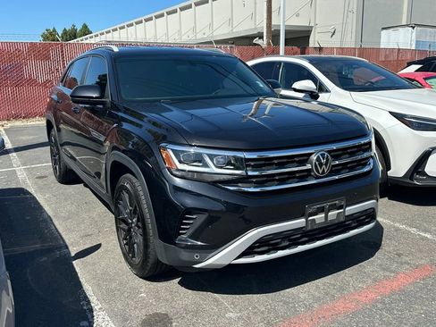 Used 2020 Volkswagen Atlas Cross Sport SE FWD image 2