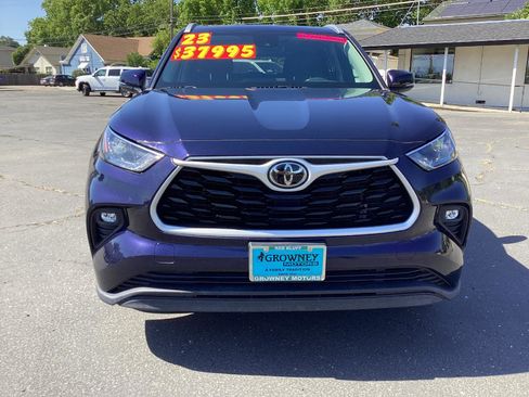 Used 2023 Toyota Highlander XLE AWD/4WD image 4