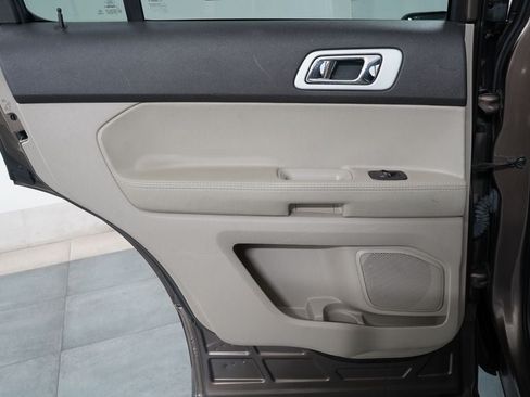 Used 2015 Ford Explorer XLT w/ Equipment Group 202B FWD image 31