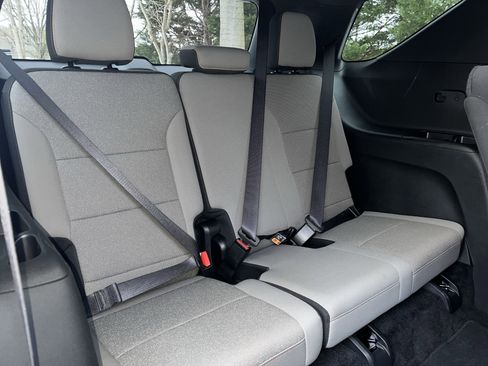 Used 2025 Chevrolet Traverse LT image 23