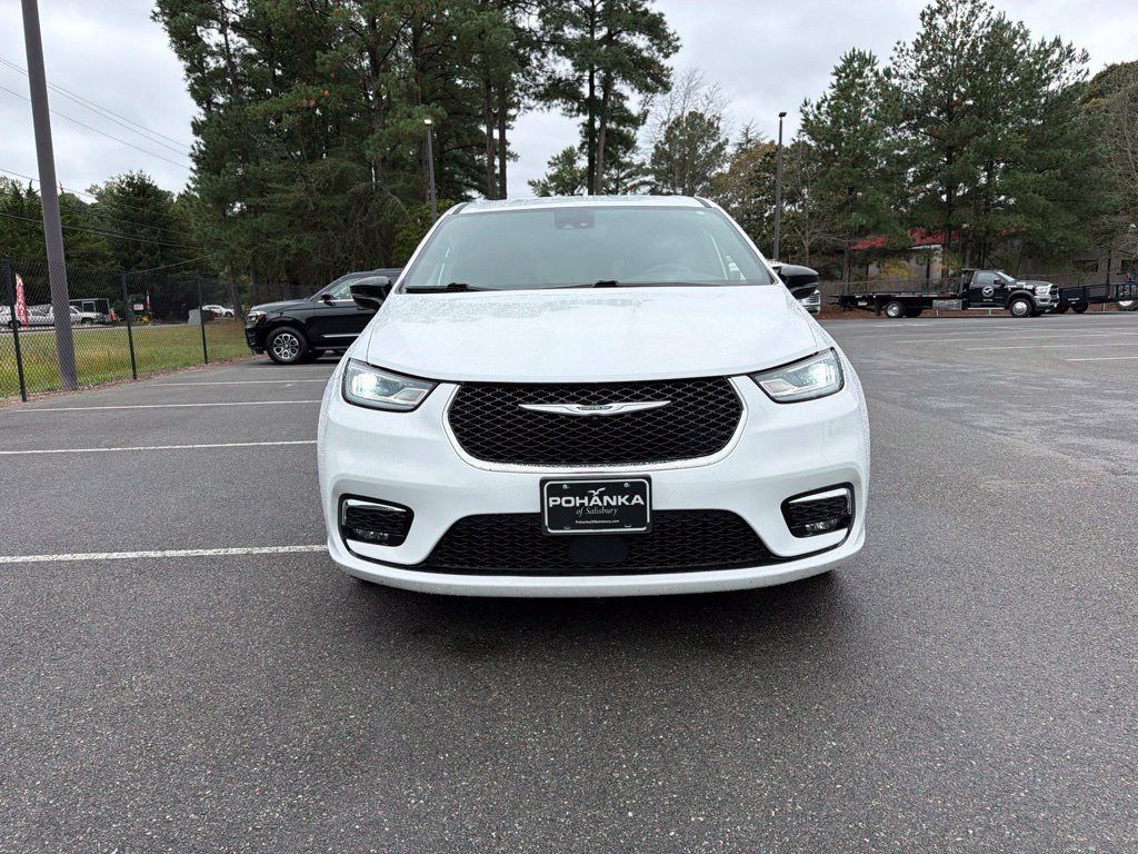 Used 2025 Chrysler Pacifica Select FWD image 3