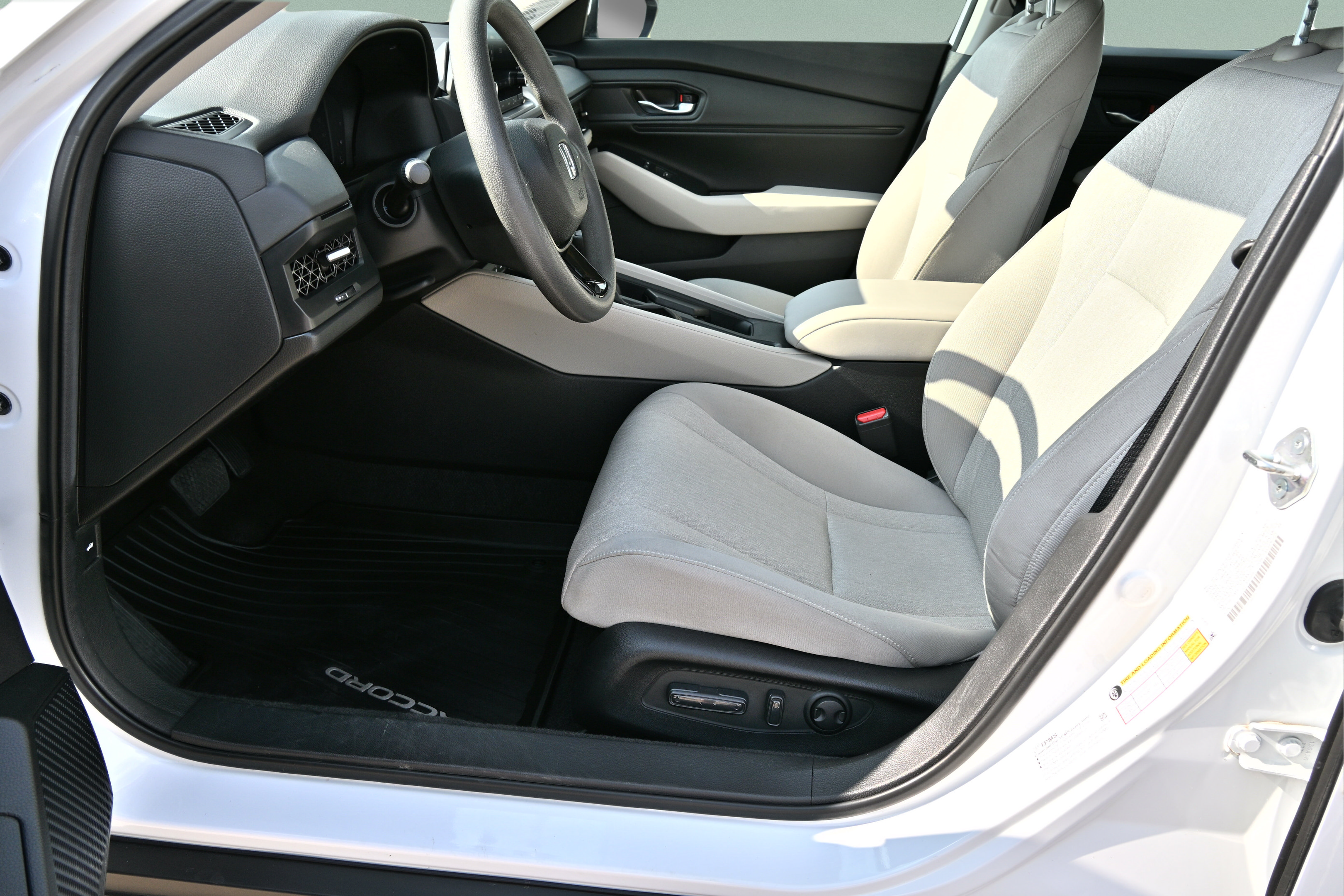 Used 2023 Honda Accord EX image 14