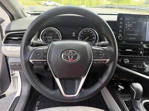 Used 2021 Toyota Camry XLE w/ Navigation Upgrade Package FWD image 13