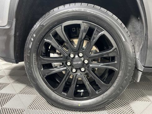 Used 2023 GMC Acadia SLT w/ Elevation Edition FWD image 24