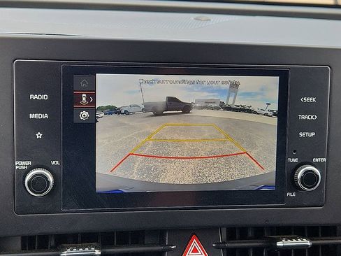 Used 2025 Kia Sportage LX FWD image 8