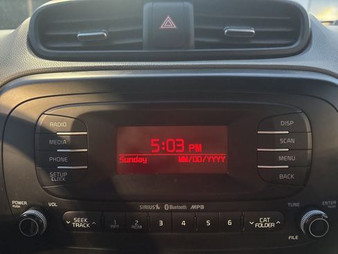 Used 2014 Kia Soul + FWD image 21