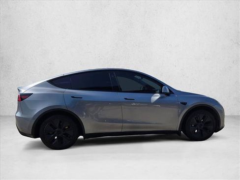 Used 2024 Tesla Model Y Long Range AWD/4WD image 4