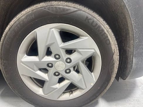 Used 2025 Hyundai Kona SE FWD image 4