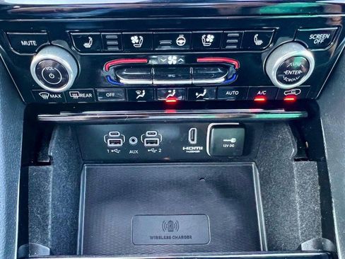 Used 2022 Jeep Grand Cherokee Overland w/ Luxury Tech Group IV image 22