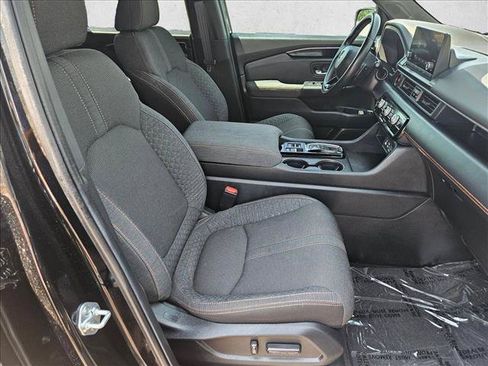 Used 2025 Honda Pilot Sport image 19