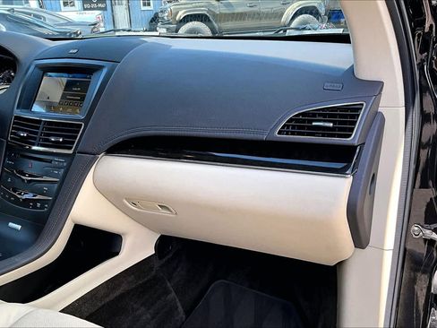 Used 2018 Lincoln MKT AWD image 19