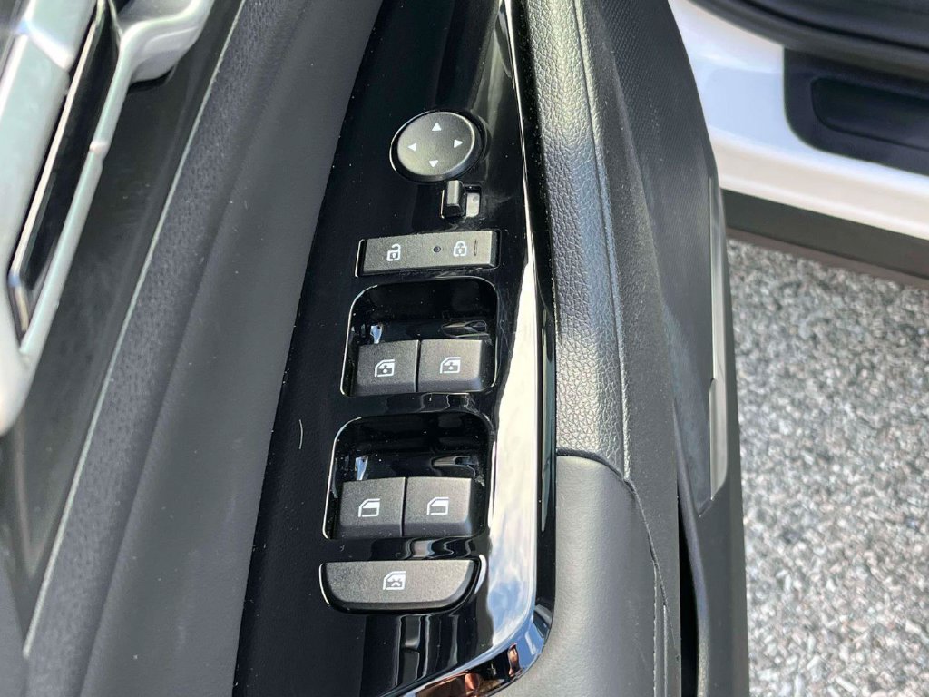 Used 2025 Kia Sportage EX FWD image 14