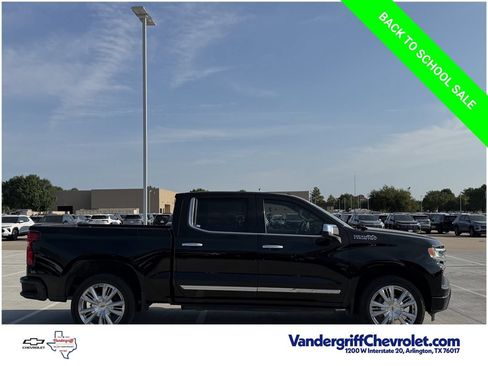 Certified 2024 Chevrolet Silverado 1500 High Country w/ High Country Premium Package AWD/4WD image 3
