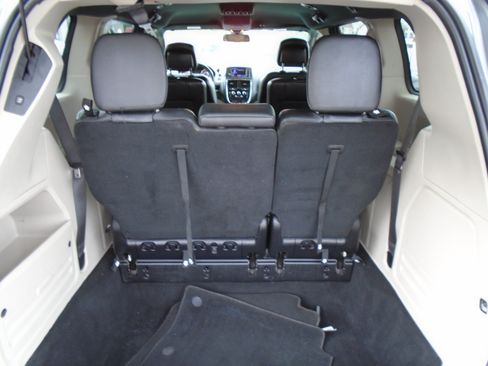 Used 2019 Dodge Grand Caravan SXT FWD image 9