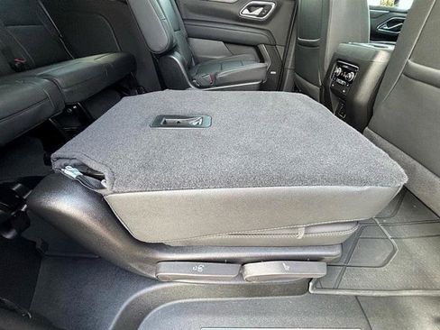 Used 2024 Chevrolet Suburban Z71 w/ Luxury Package image 47