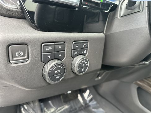 Used 2023 Chevrolet Silverado 1500 LT Trail Boss w/ LT Trail Boss Premium Package AWD/4WD image 15