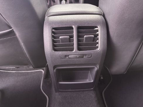 Used 2013 Volkswagen Golf R 4-Door image 20