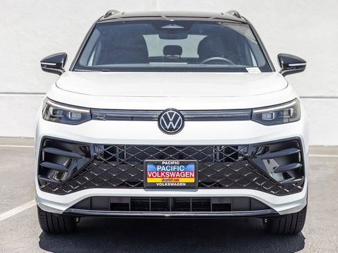 New 2026 Volkswagen Tiguan SE R-Line FWD image 2