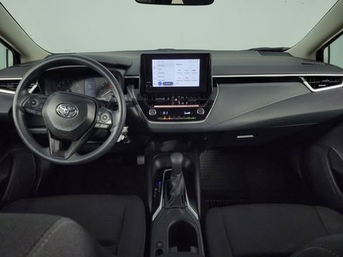 Used 2025 Toyota Corolla LE image 28