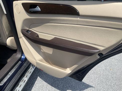 Used 2017 Mercedes-Benz GLS 450 4MATIC image 30