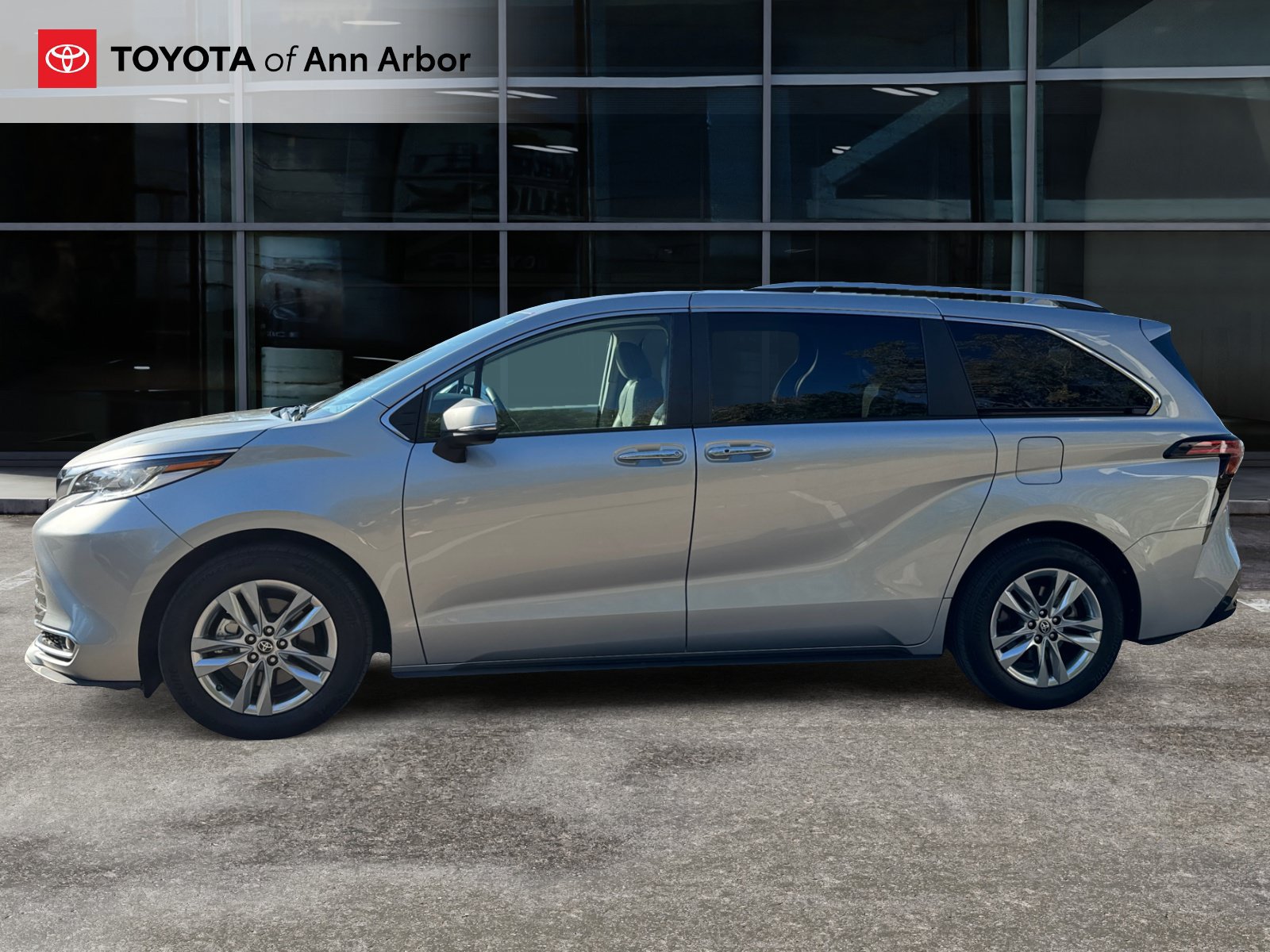 Used 2023 Toyota Sienna Limited AWD/4WD image 10
