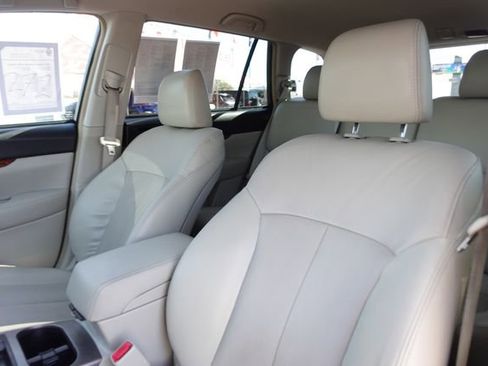 Used 2012 Subaru Outback 3.6R Limited image 23