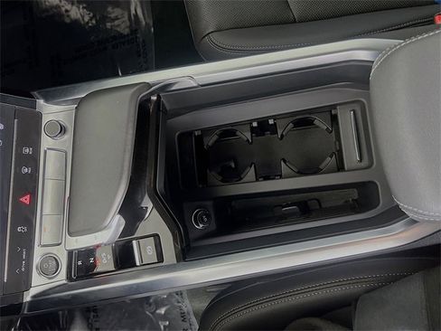 Used 2023 Audi e-tron Premium Plus w/ Premium Plus Package image 24