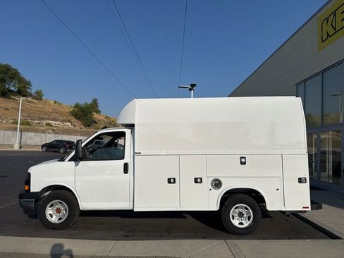 New 2024 GMC Savana 3500 w/ Power Convenience Package image 5