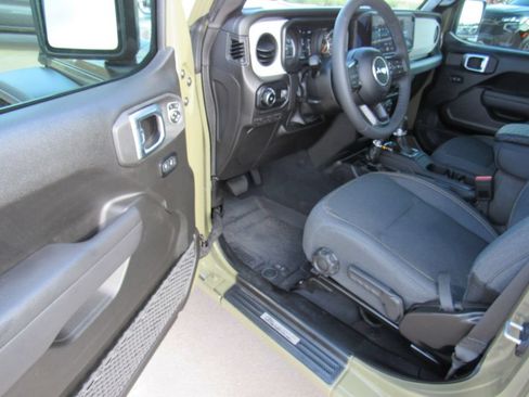 Used 2025 Jeep Wrangler Unlimited Sport AWD/4WD image 13