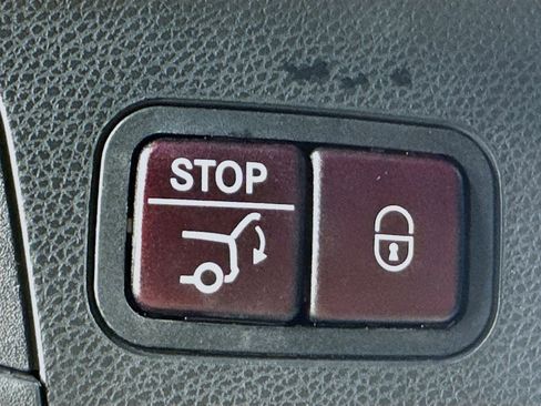 Used 2019 Mercedes-Benz GLC 300 4MATIC Coupe image 31