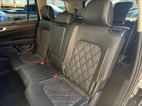 Used 2024 Volkswagen Atlas SEL Premium R-Line image 30