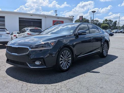 Used 2017 Kia Cadenza Premium w/ Luxury Package FWD image 8