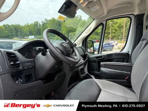 Used 2025 RAM ProMaster 2500 w/ Convenience Group FWD image 9
