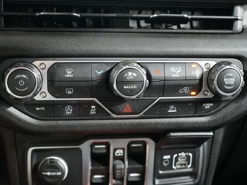 Used 2025 Jeep Wrangler Unlimited Sport AWD/4WD image 18