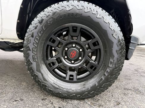 Used 2018 Toyota Tacoma SR image 23