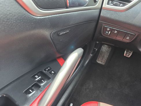 Used 2014 Hyundai Veloster w/ Technology Package 03 FWD image 20
