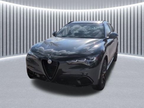 Used 2025 Alfa Romeo Stelvio Sprint AWD/4WD image 2