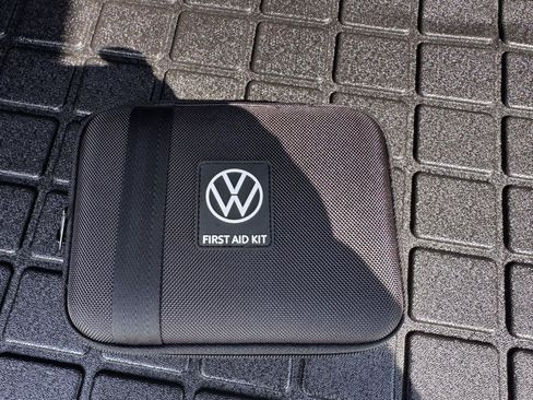 Used 2025 Volkswagen Tiguan SE R-Line AWD/4WD image 14