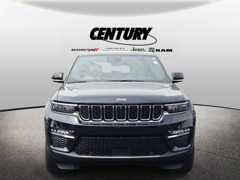 Used 2023 Jeep Grand Cherokee Limited w/ Luxury Tech Group II AWD/4WD image 9
