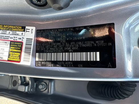 Used 2023 Toyota Highlander XLE FWD image 17