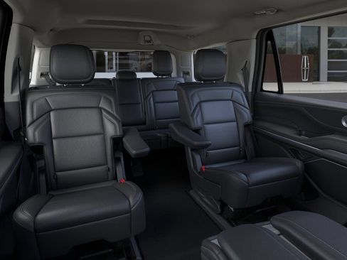 New 2026 Lincoln Navigator Premiere AWD/4WD image 11