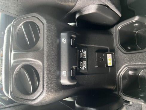 Used 2022 Jeep Gladiator Rubicon w/ Cold Weather Group AWD/4WD image 12