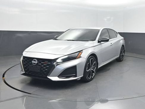 Used 2025 Nissan Altima 2.5 SR FWD image 1