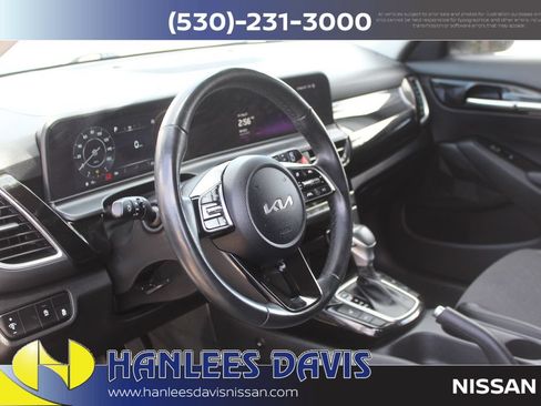 Used 2024 Kia Seltos S AWD/4WD image 11