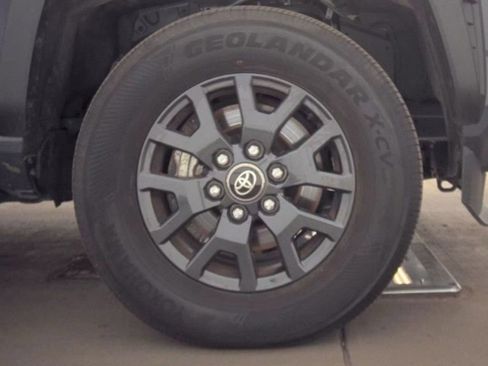 Used 2025 Toyota 4Runner SR5 AWD/4WD image 18