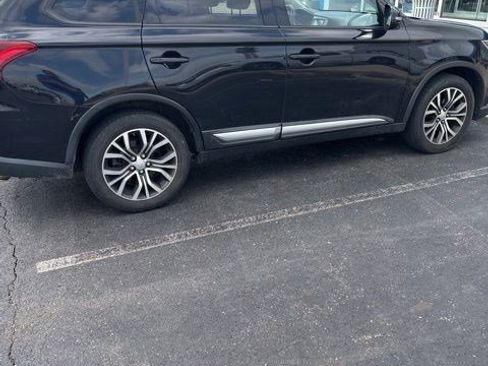 Used 2017 Mitsubishi Outlander AWD image 16