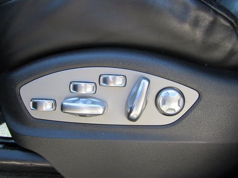 Used 2012 Porsche Cayenne Turbo AWD/4WD image 11