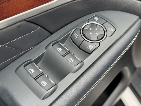 Used 2018 Ford Explorer Platinum image 17